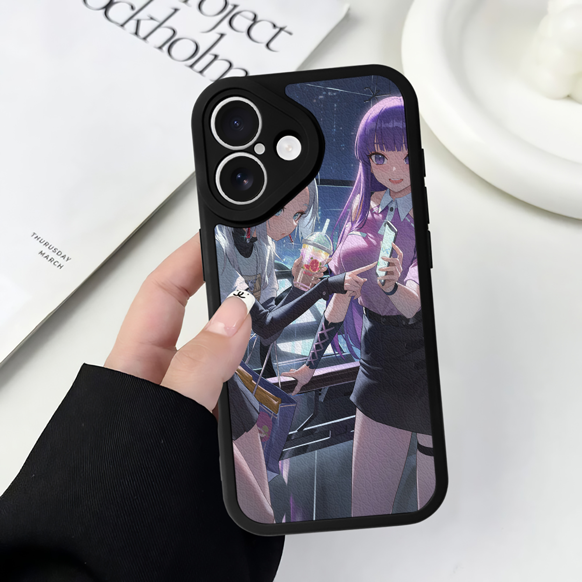 （画像用） 葬送のフリーレン Frieren 【iPhone 16シリーズ対応】シリコンスマホケース（レザー調） 材質：シリコン